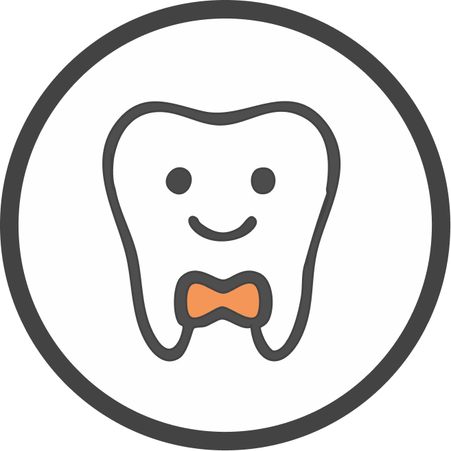 Icona stilizzata di un dente sorridente con papillon arancione all'interno di un cerchio.