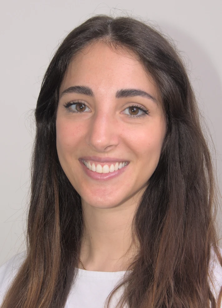 Ritratto in primo piano della Dott.ssa Francesca Modoni, odontoiatra dello studio.